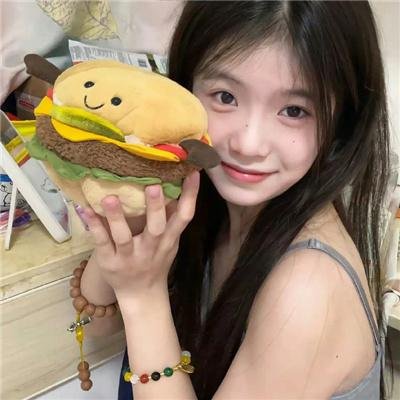 穿着旗袍的女孩